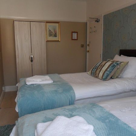 חלנדודנו Cleave Court Guest House מראה חיצוני תמונה