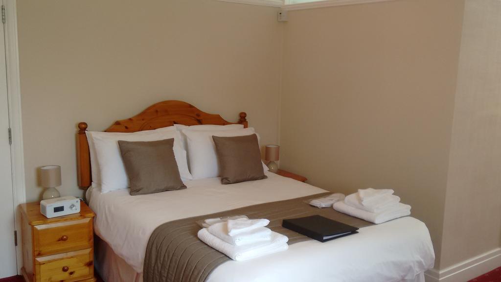 חלנדודנו Cleave Court Guest House מראה חיצוני תמונה