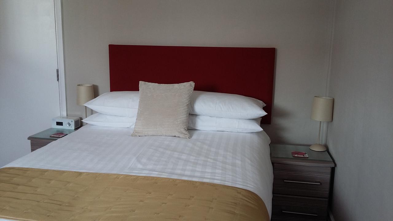 חלנדודנו Cleave Court Guest House מראה חיצוני תמונה