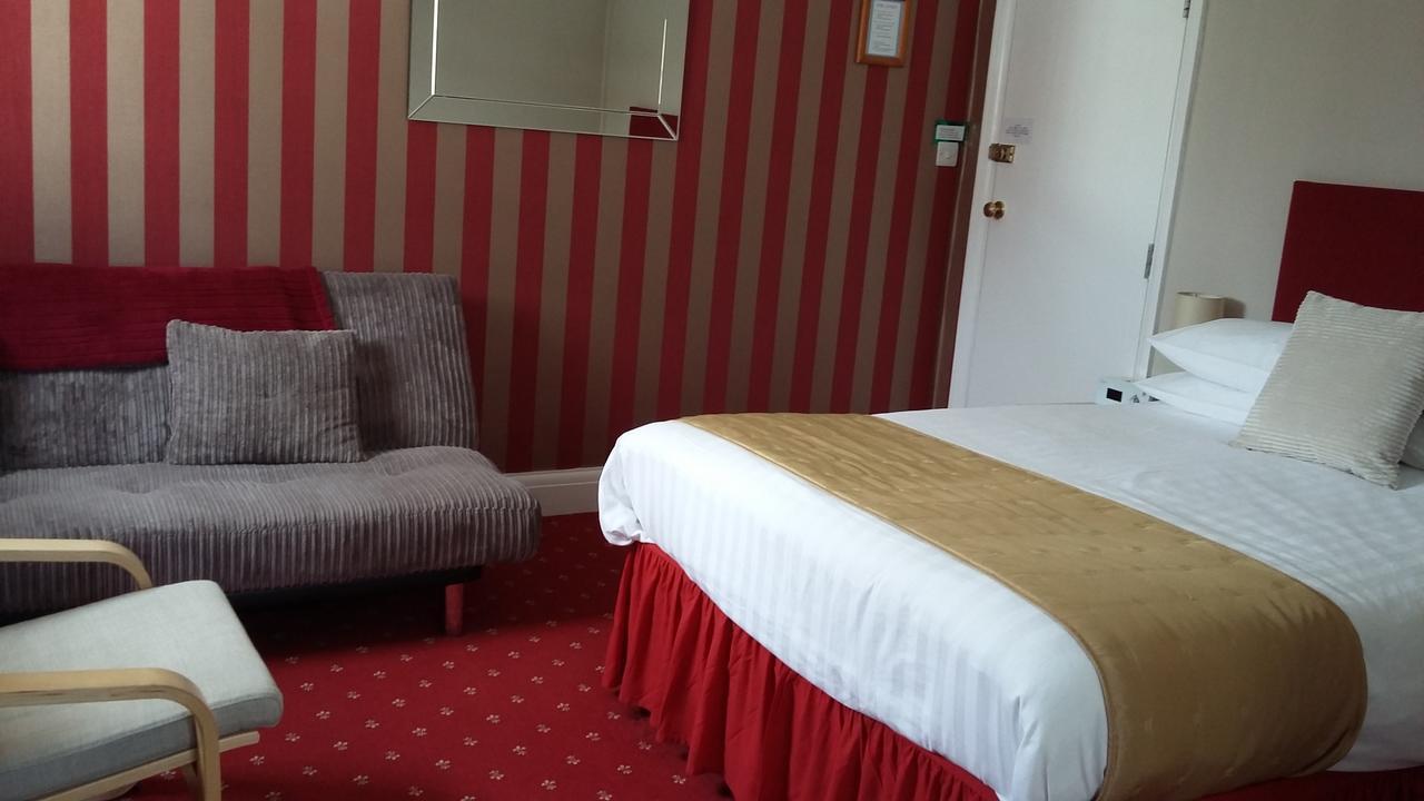 חלנדודנו Cleave Court Guest House מראה חיצוני תמונה