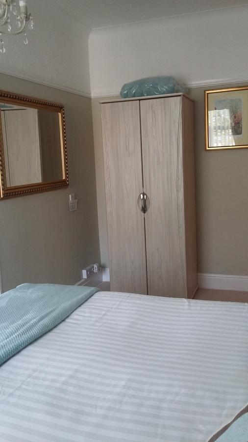 חלנדודנו Cleave Court Guest House מראה חיצוני תמונה