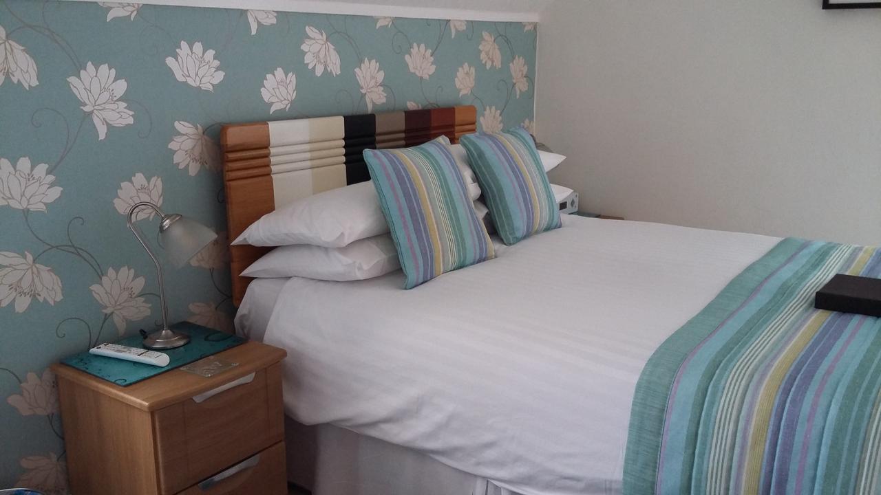חלנדודנו Cleave Court Guest House מראה חיצוני תמונה