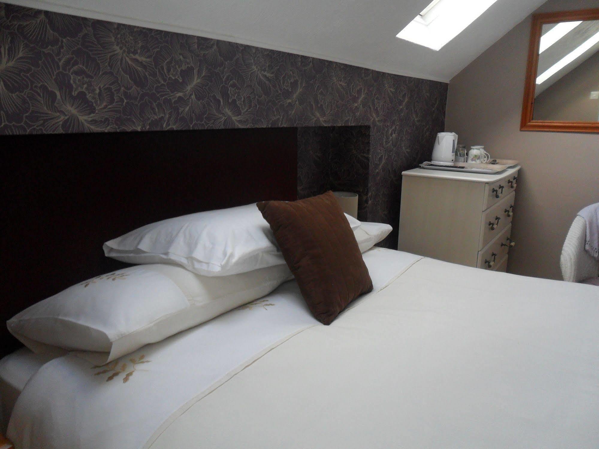 חלנדודנו Cleave Court Guest House מראה חיצוני תמונה
