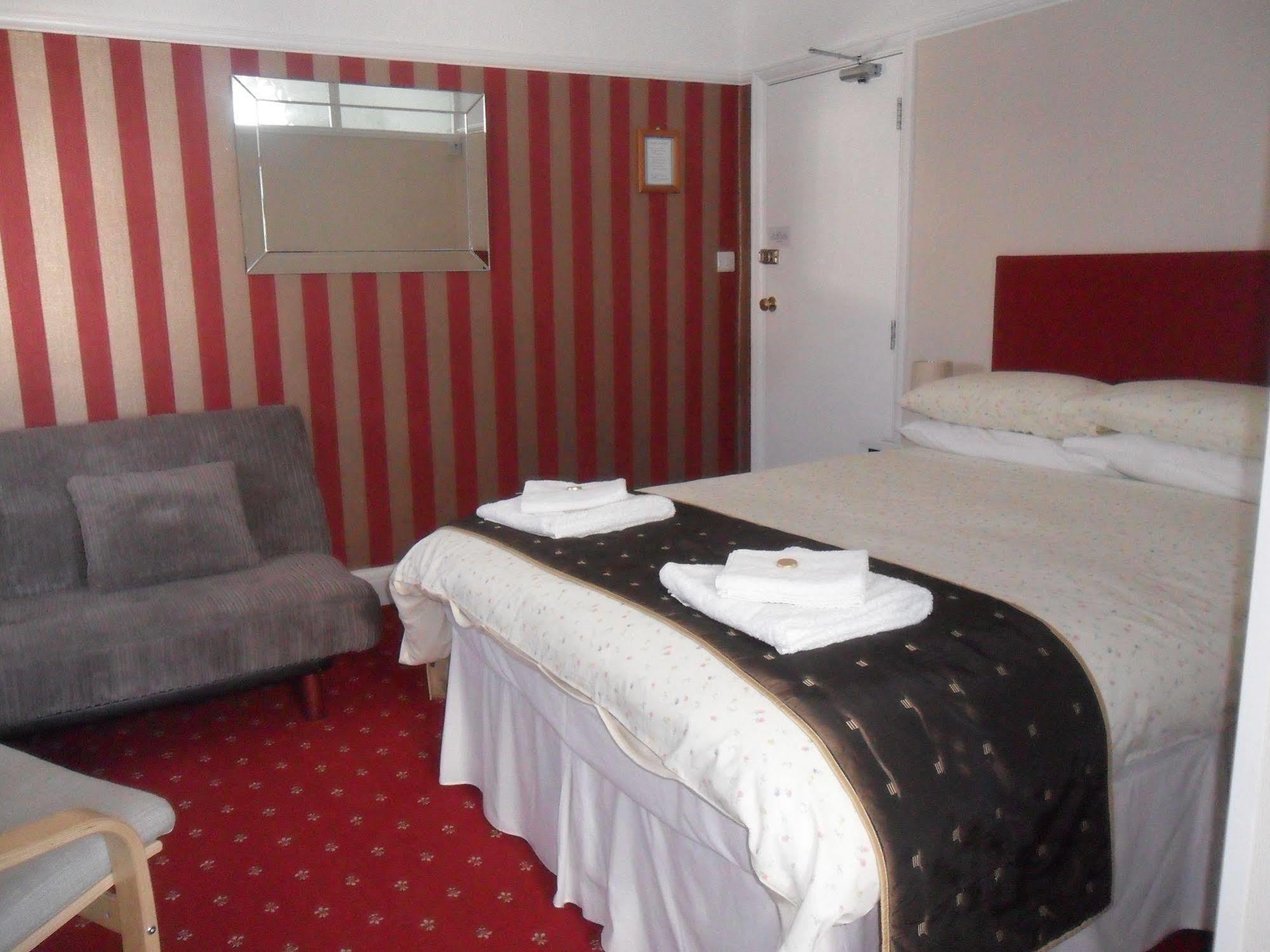 חלנדודנו Cleave Court Guest House מראה חיצוני תמונה